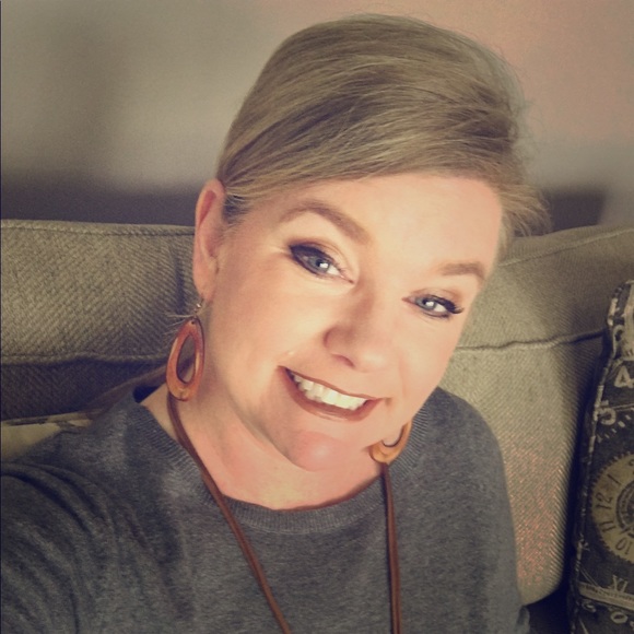 Meet your Posher, Tanya - Picture 1 of 1